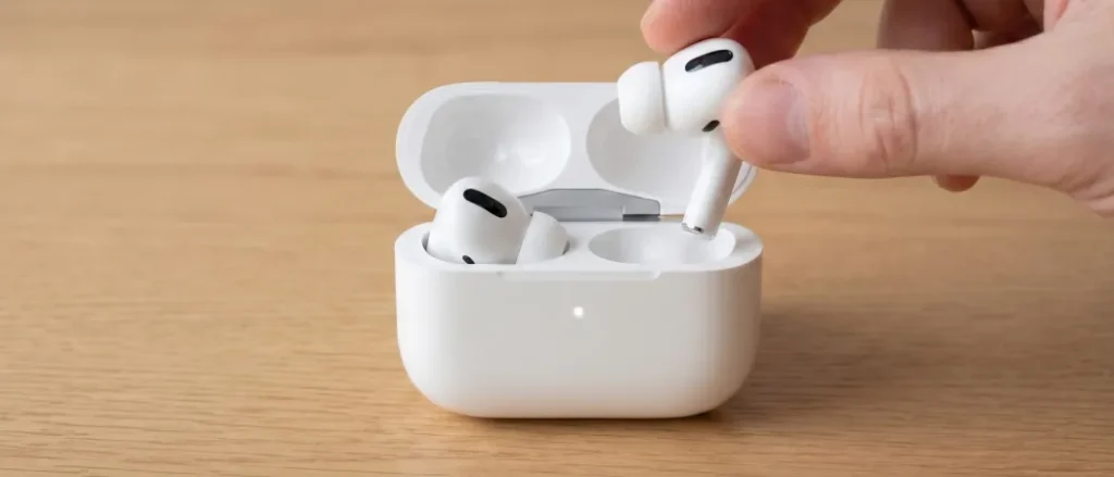 Een vervangend AirPods-oortje of oplaadcase verbinden
